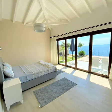 Located 3 Km From The Center Of Case de vacanță Çeşme