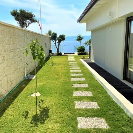 Located 3 Km From The Center Of Case de vacanță Çeşme