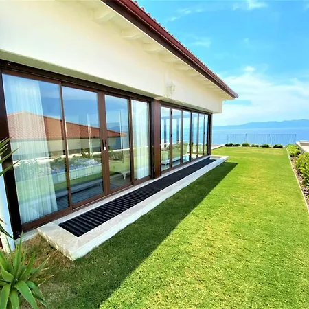 Located 3 Km From The Center Of Case de vacanță Çeşme